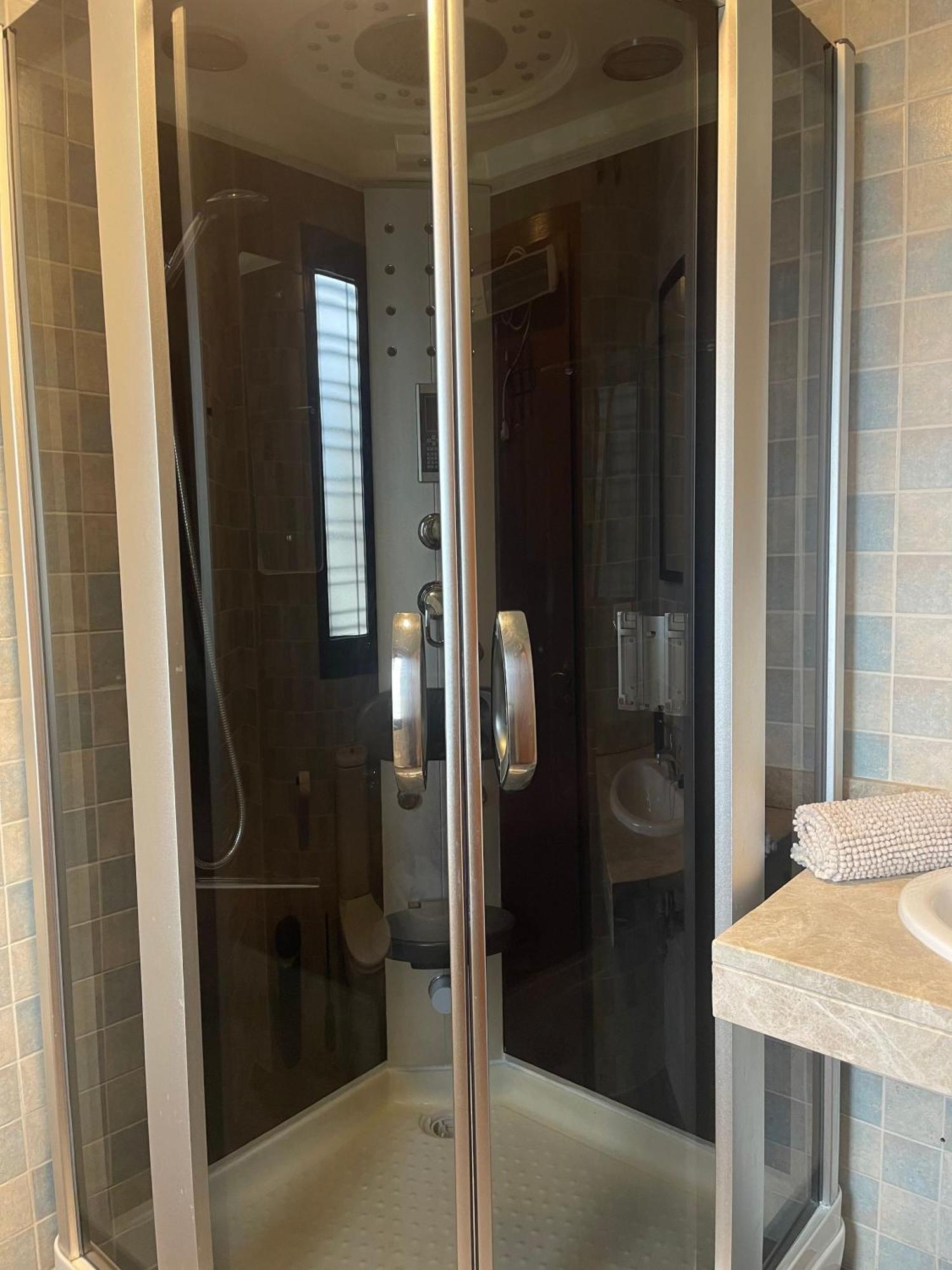 Stelarium-Suite Con Bano Privado En Casa Compartida-Uebica2 Mairena del Aljarafe Esterno foto