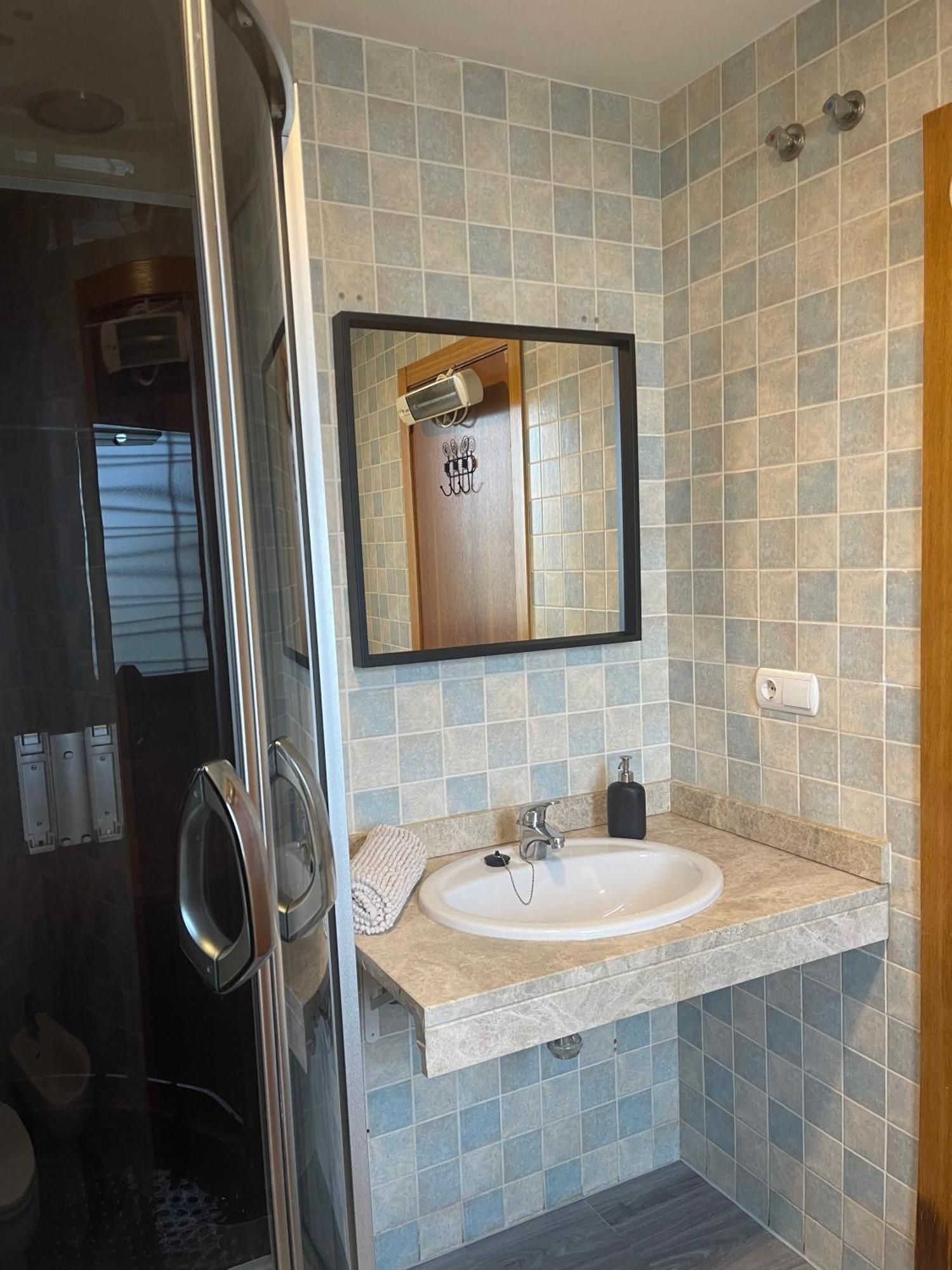Stelarium-Suite Con Bano Privado En Casa Compartida-Uebica2 Mairena del Aljarafe Esterno foto