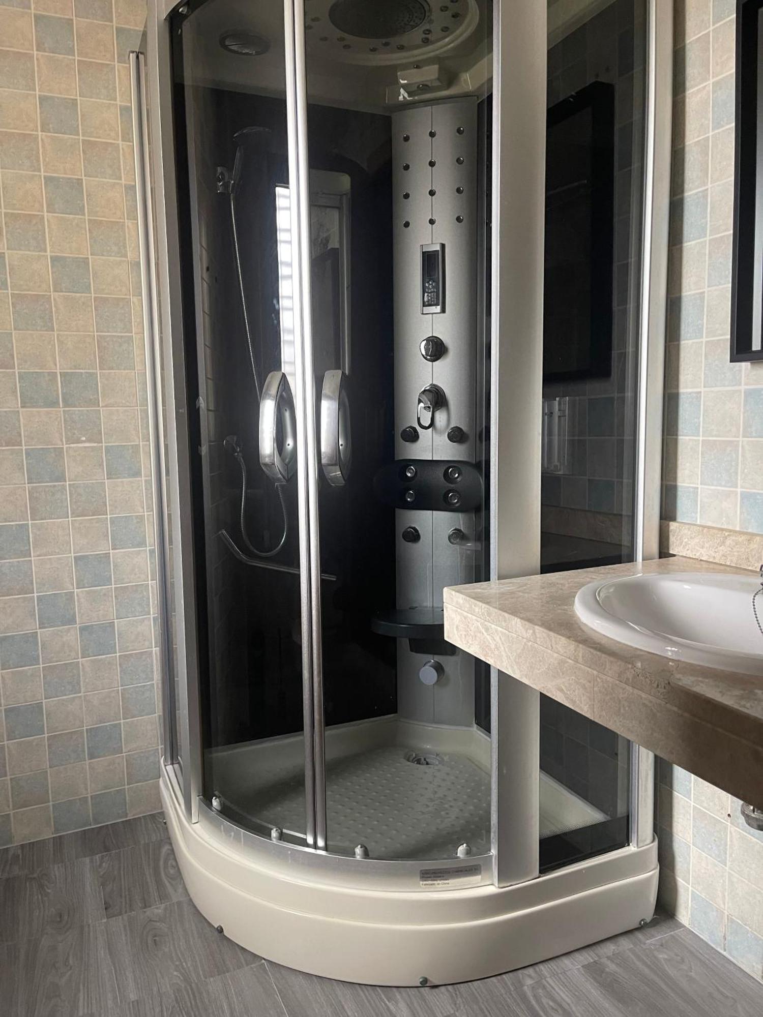 Stelarium-Suite Con Bano Privado En Casa Compartida-Uebica2 Mairena del Aljarafe Esterno foto