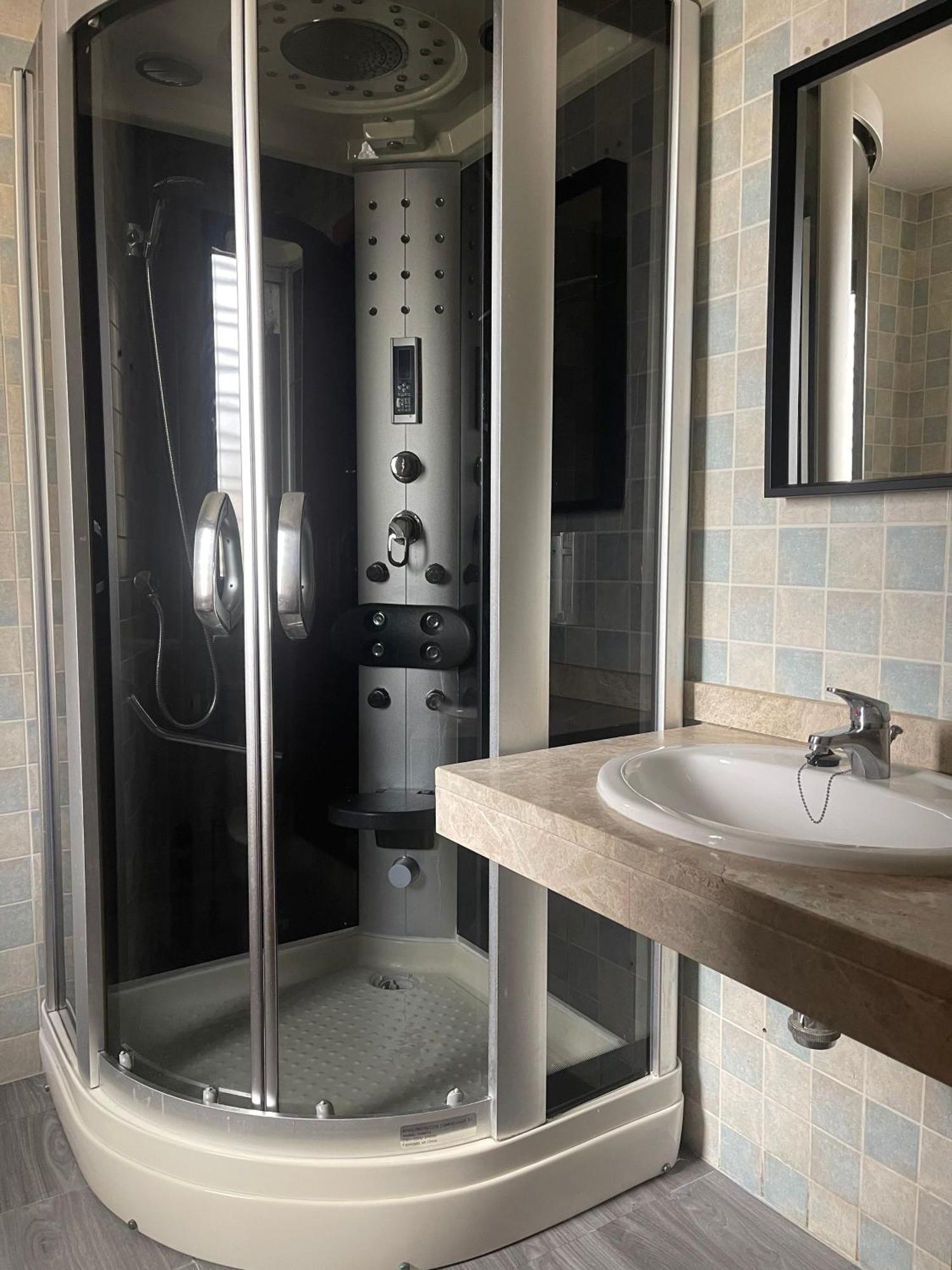 Stelarium-Suite Con Bano Privado En Casa Compartida-Uebica2 Mairena del Aljarafe Esterno foto