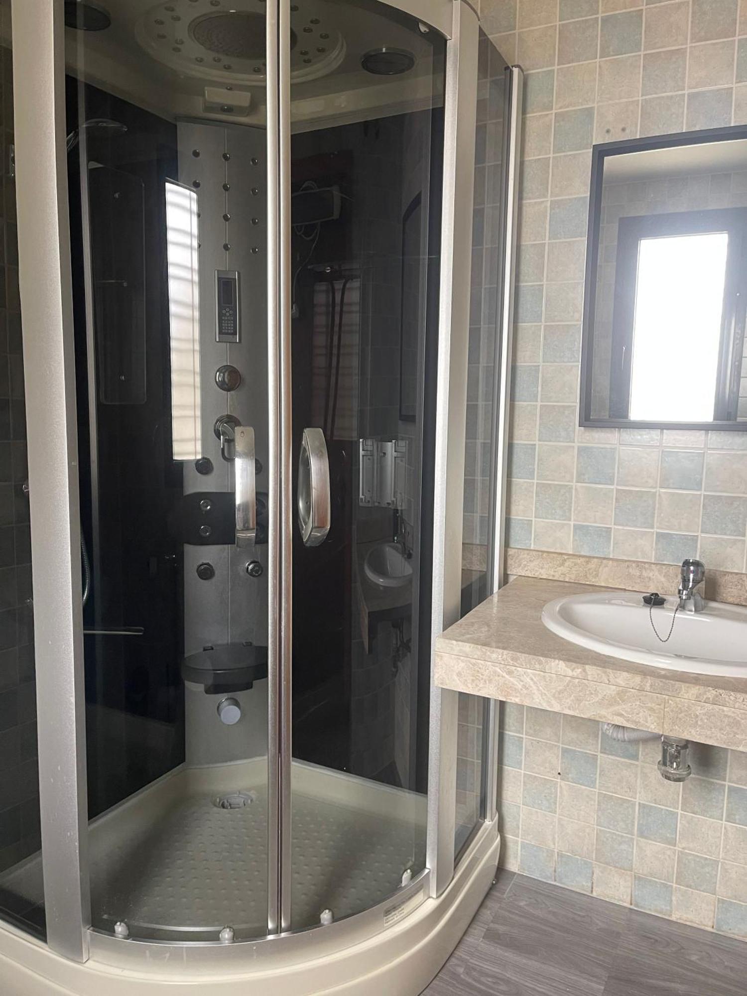 Stelarium-Suite Con Bano Privado En Casa Compartida-Uebica2 Mairena del Aljarafe Esterno foto
